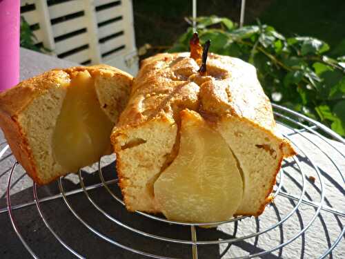 Cake aux poires entières et au beurre de pomme