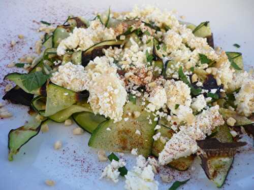 Courgettes grillées au chèvre, en salade