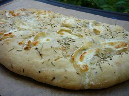 Fougasse au chèvre, au miel et romarin