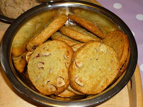 Sablé au roquefort et aux noisettes