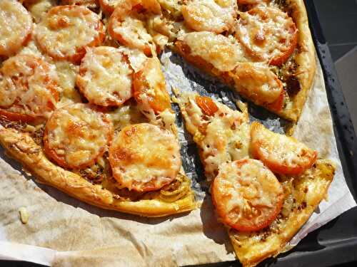 Tarte à la tomate et à l'oignon.