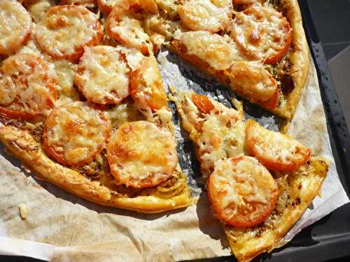 Tarte à la tomate et à l'oignon.