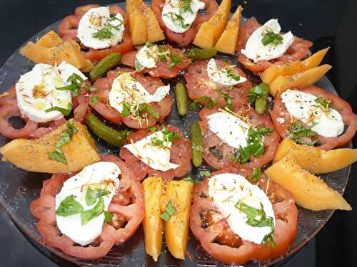 Tomate,melon et mozzarella aux fleurs