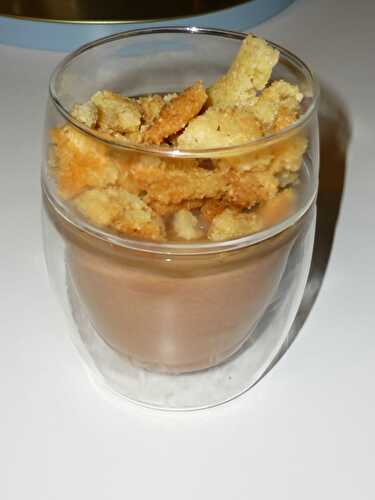 Verrine poire-chocolat et son croustillant aux amandes