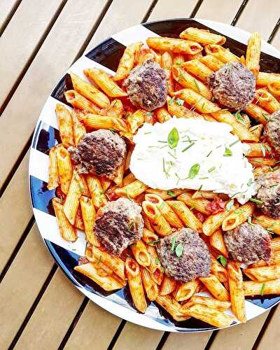 Boulettes sauce tomate basilic, penne, burrata