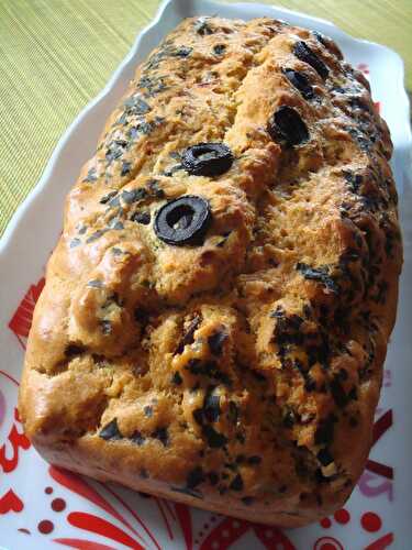 Cake aux tomates confitesou que faire cet été avec le pied dans le plâtre ?