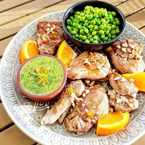 Côtelettes d’agneau sauce chimichurri et petits pois