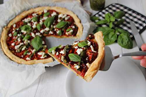 Délicieuse tarte aux tomates confites/moutarde/pesto (maison) et pâte feuilletée escargot