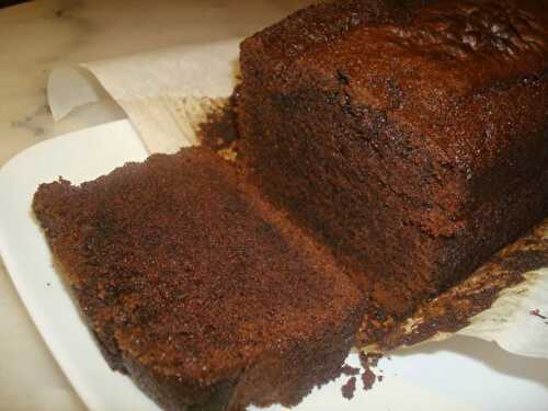 Dense chocolate loaf cake pour le voyage de la miss (How to be a domestic goddess)