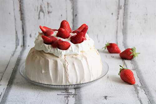 Pavlova aux fraises et coulis de fraise pour 100% de gourmandise