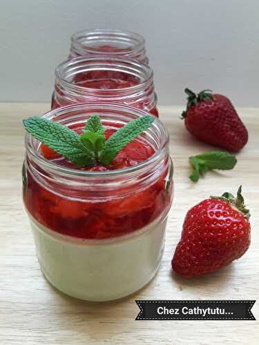 Véritable panna cotta et sa compotée de fraises (La cuisine de Mercotte, Bataille food #56, Cuisinons de saison)