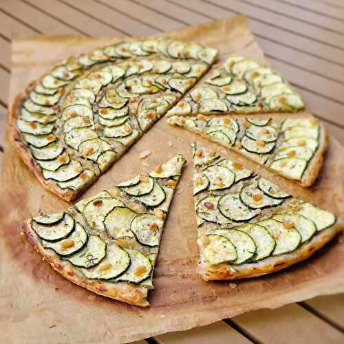 Tarte fine aux courgettes, moutarde à la salicorne, yaourt à la chèvre, pignons, truffe d'été(Cathytutu, Défi Recette.de)