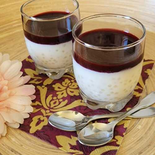 ...Perle Japon ou tapioca au lait de coco et coulis de mûres sauvages maison... (Cathytutu)