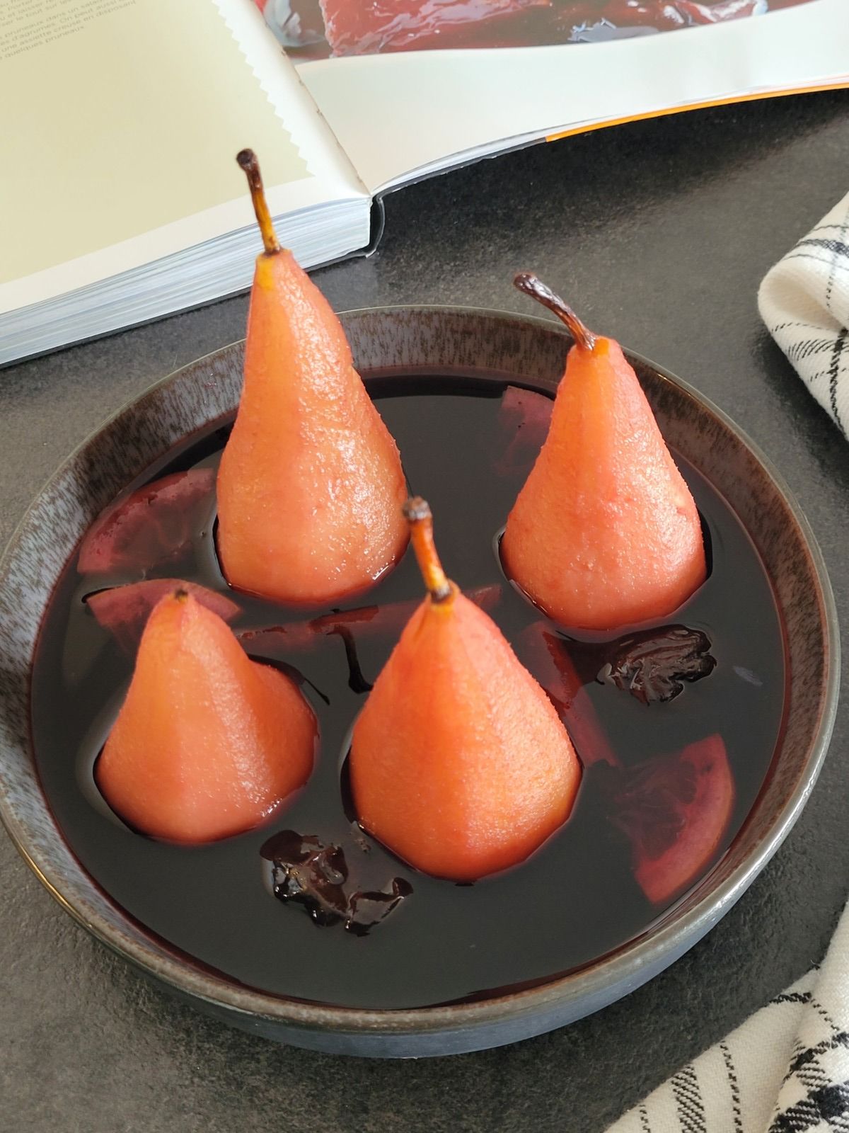 ...Poires et pruneaux façon vin chaud, un régal, facile et rapide... (Cathytutu, Bocuse)