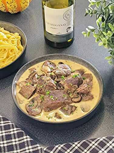 ...Sauté de sanglier automnal : au vin blanc, crème fraiche et shiitaké... (Cathytutu, Comme à la Boucherie)