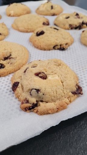 ...Délicieux cookies chocolat blanc et cranberries... (Cathytutu)