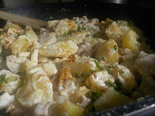 Pommes de terre poêlées au tofu fumé et à la crème.