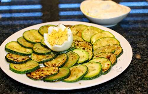 Courgettes grillées et sauce yaourt