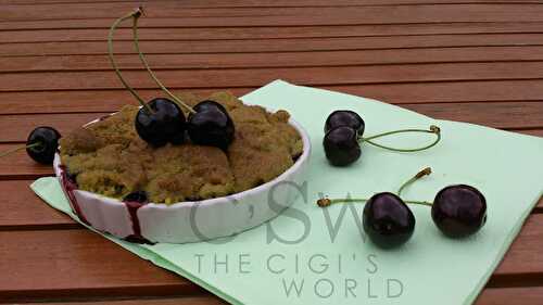 Crumble de cerises à la pâte de pistache