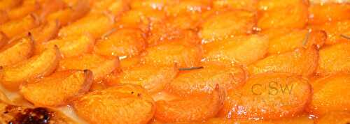 Tarte abricots luizet et romarin