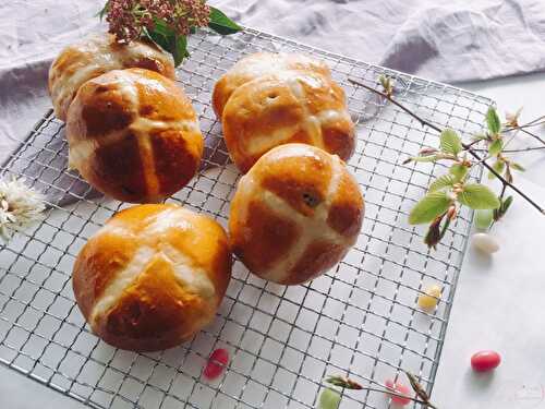 Mes hot cross buns canelle et cardamome