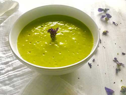 Potage de fanes de navets au curcuma