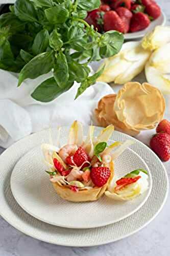 PANIERS DE PÂTE FILO GARNIS D’UNE SALADE ENDIVES-FRAISES