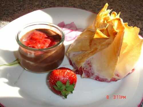 Bavarois au chocolat et son coulis de fraises