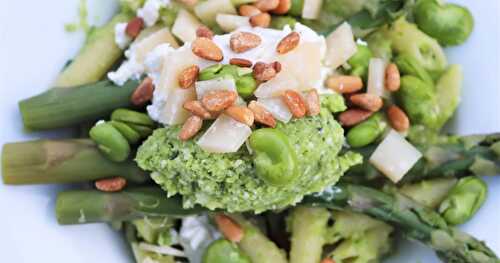 Salade de Pâtes au Pesto de Fèves et Asperges vertes