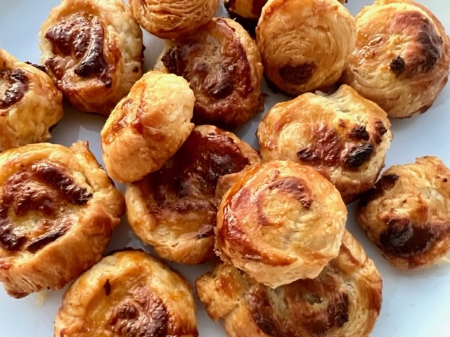 Feuilletés au Boursin... avec La Pâte Feuilletée Escargot!