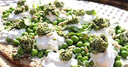 Tarte Crackers au Pesto de Petits Pois, Stracciatella et Menthe Fraîche (IG Bas)