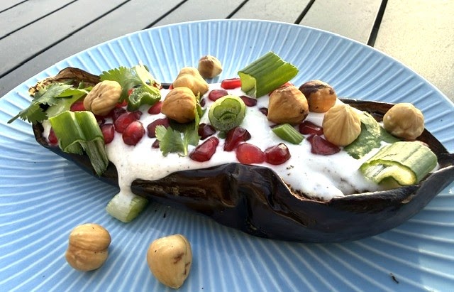 Aubergines Rôties, Sauce au lait Fermenté et Grenade Ou ma Découverte du AirFryer Cosori!
