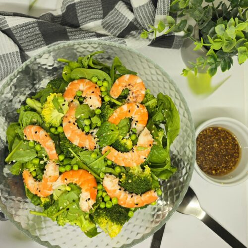 Salade printanière aux crevettes, sauce asiatique