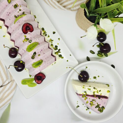 Parfait glacé à la cerise et à la pistache