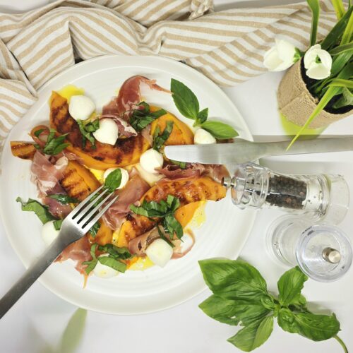 Melon grillé à la mozzarella et jambon cru