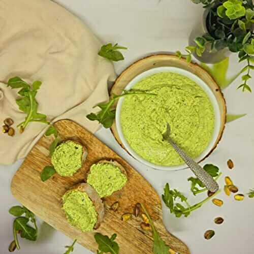 Tartinade de chèvre à la roquette et aux pistaches