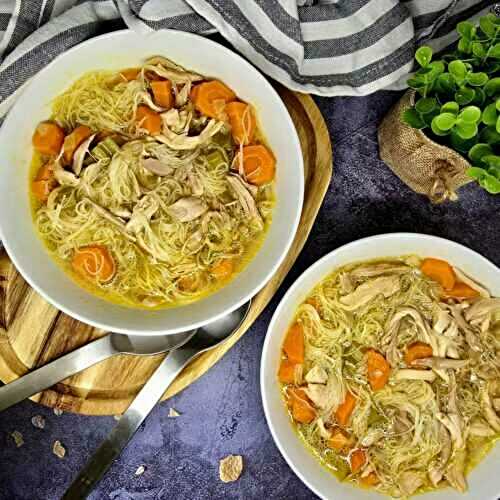 Bouillon de poulet aux nouilles de riz