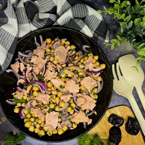 Salade de pois chiches au thon, vinaigrette aux pruneaux