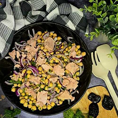 Salade de pois chiches au thon, vinaigrette aux pruneaux