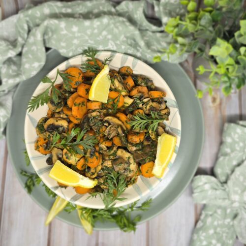 Poêlée de champignons et carottes à la persillade de fanes