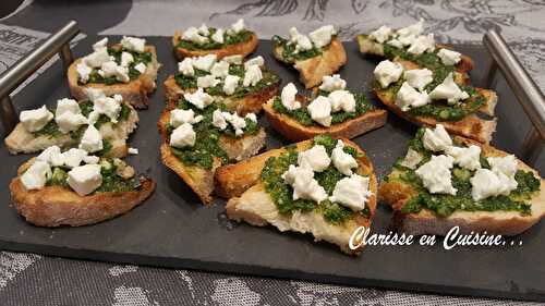 Crostini au pesto et à la feta