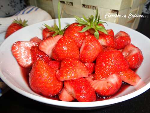 Salade de fraises au vin rouge vanillé