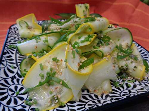 Salade rubanée de courgettes à la sauce chimichurri