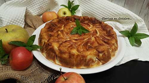 Gâteau irrésistible au fromage blanc pommes et noix