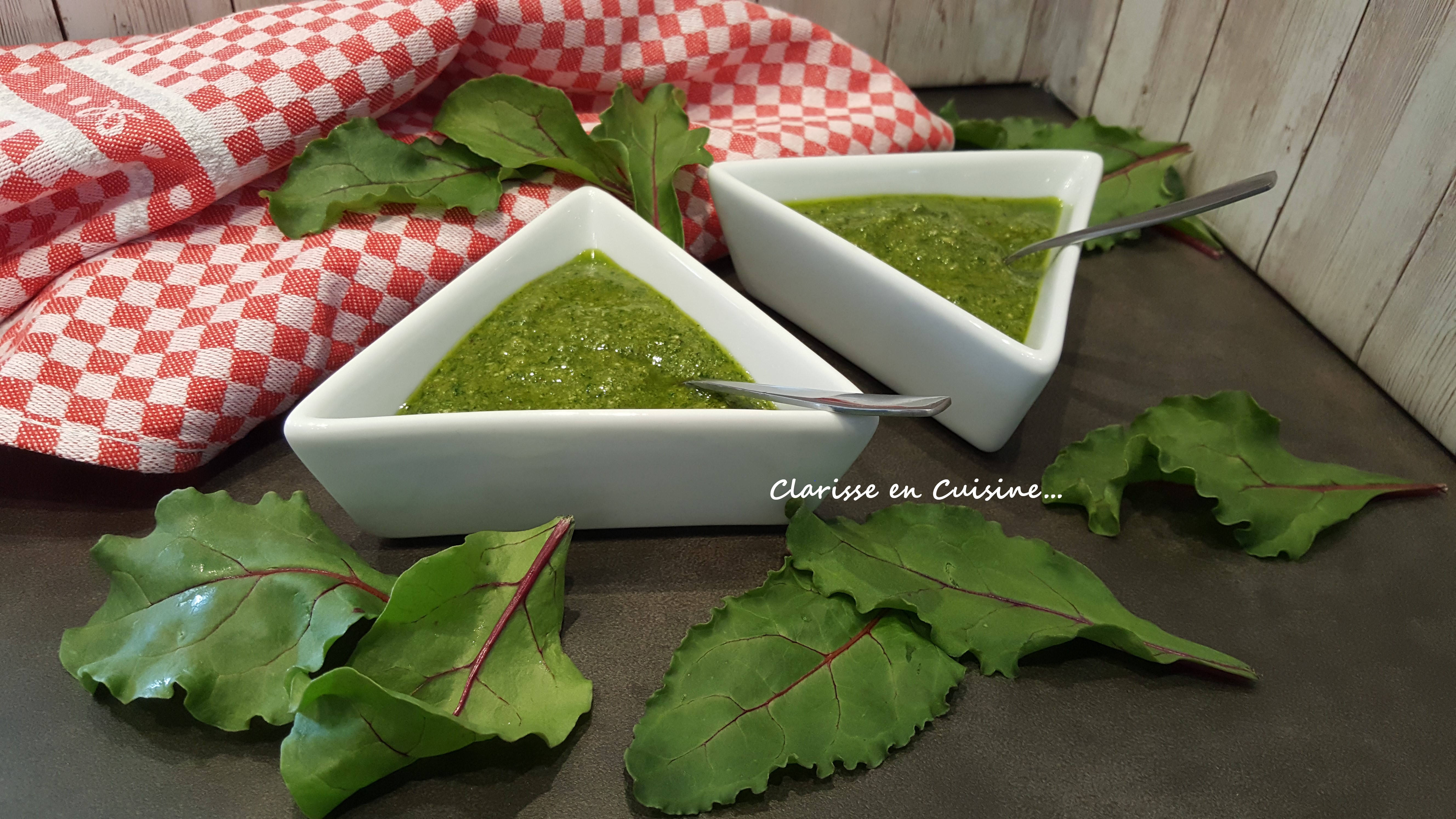 Pesto aux fanes de betteraves rouges et amandes au Thermomix ou sans