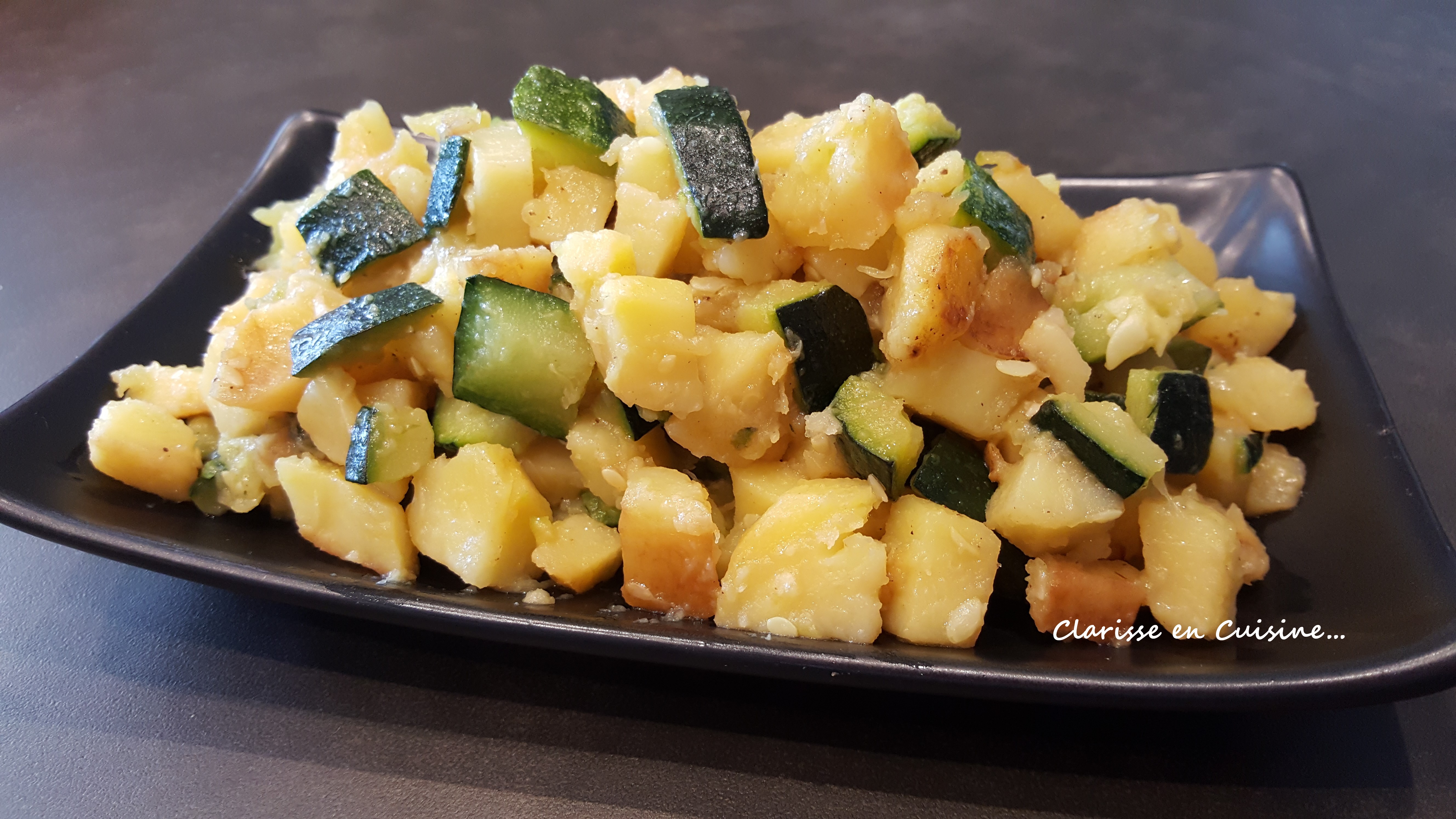 Pommes de terre rôties aux dés de courgettes