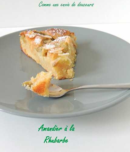 Amandier à la rhubarbe – Almond and rhubarbe cake