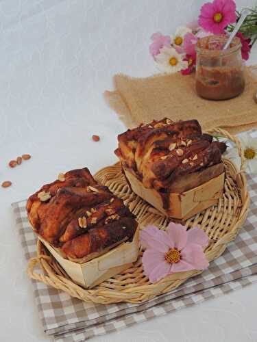 Brioche à effeuiller caramel & cacahuète – Peanut & caramel brioche