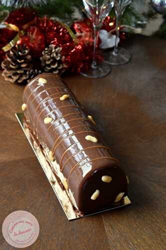 Bûche façon Snickers ~ Chocolat, caramel & cacahuète – Comme une envie de douceur