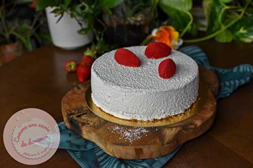 Entremets printanier ~ Noix de coco, fraise & citron vert